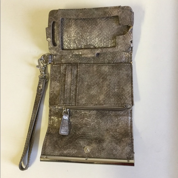 Ivanka Trump Wallet/Wristlet❤️ - Picture 5 of 7